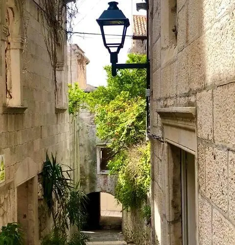 Charming Retreat In Old Town Apartmán