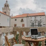 Charming Retreat In Old Town Апартаменты