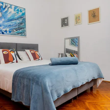 Charming Retreat In Old Town Апартаменты