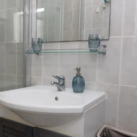 Charming Retreat In Old Town