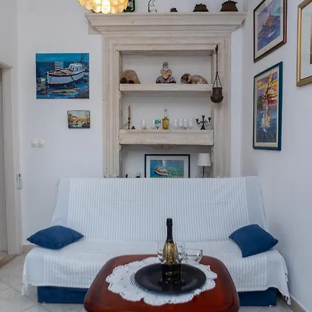 Charming Retreat In Old Town *