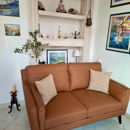 Charming Retreat In Old Town