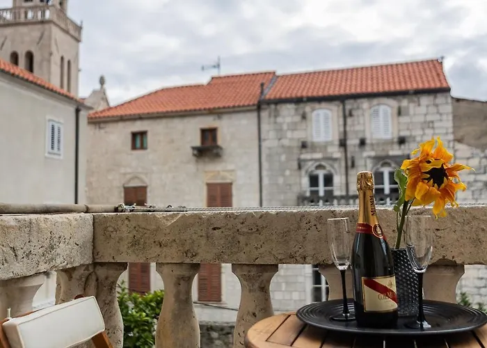 Charming Retreat In Old Town *