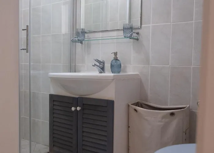 Charming Retreat In Old Town