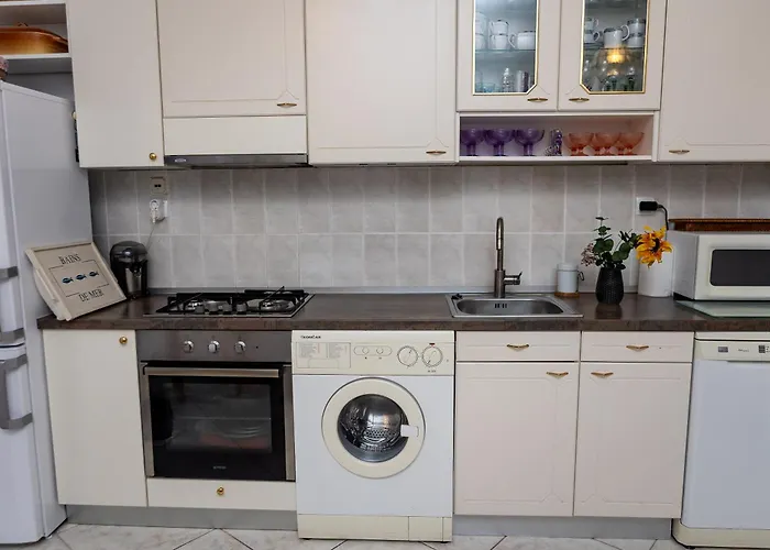 Апартаменты Charming Retreat In Old Town Корчула